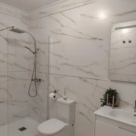 Townhouse 1 Minute Walk To Plaza