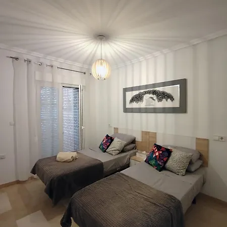 Townhouse 1 Minute Walk To Plaza Διαμέρισμα *