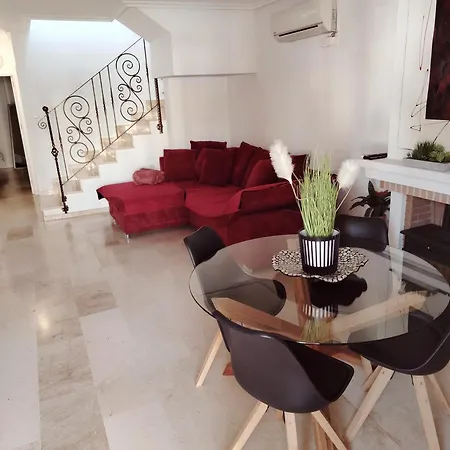 Townhouse 1 Minute Walk To Plaza * ビジャマルティン